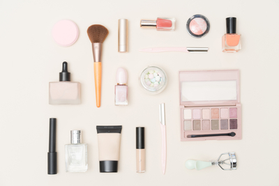 摄图网_500622074_化妆品摆拍(非企业商用).jpg
